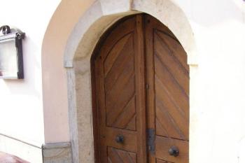 původní vstupní portál ( © Jan P. Štěpánek 09/2005)
