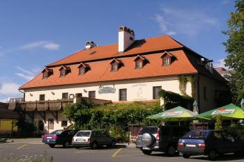 Zadní partie hostince ( © Jan P. Štěpánek 06/2007)