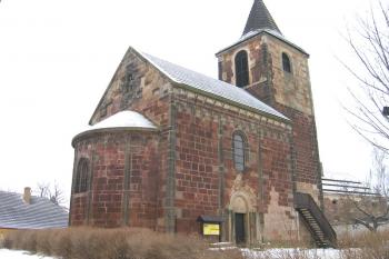 Závěr kostela od severovýchodu ( © Pavel Vítek 03/2006)