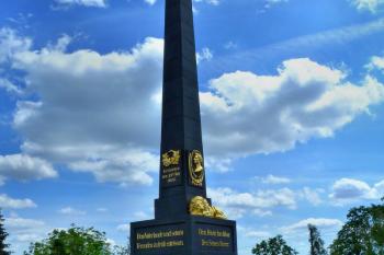 Pomník generála Colloredo-Mansfelda ve Varvažově ( © František Kinař 05/2017)