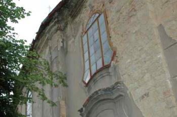 Pohled na západní stranu (© Aleš Marek 10/2005)