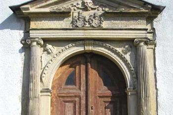 renesační portál (© de.ardoise 10/2005)