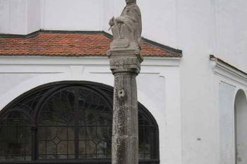 Renesanční Pieta u závěru kostela (© Ivan Grisa, 08/2004)