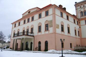 Balkon na straně zámku směřující do parku ( © Pavel Vítek 02/2006)