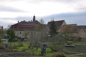 Mnichovo Hradiště-klášter kapucínů s kostelem Tří králů a kaplí sv. Anny (© Vlastislav Mareček, 12/2015)