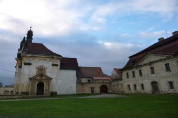 Mnichovo Hradiště-klášter kapucínů s kostelem Tří králů a kaplí sv. Anny (© Vlastislav Mareček, 12/2015)