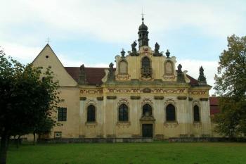 Mnichovo hradiště - kostel Tří králů a kaple sv. Anny (© Hana Kubikova 10/2005)