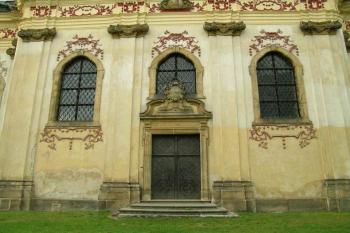 Mnichovo hradiště - kostel Tří králů a kaple sv. Anny (© Hana Kubikova 10/2005)