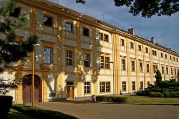 zámecká fasáda - pohled od východu (© Petr Pospíšil, 10/2013)
