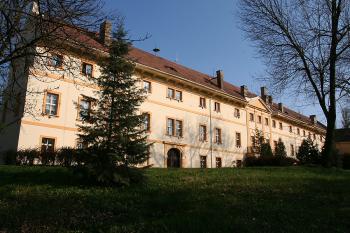 Zámek od severozápadu ( © Ivan Grisa 04/2009)