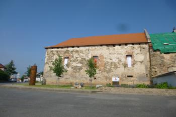 tvrz Nebovidy (© Vlastislav Mareček, 05/2016)
