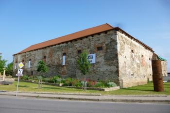 tvrz Nebovidy (© Vlastislav Mareček, 05/2016)