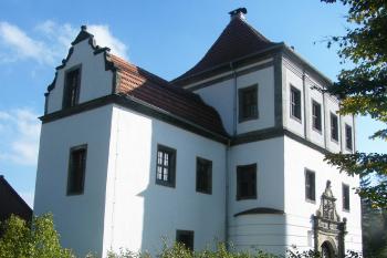 Hainewalde, levá strana od vstupní věže ( © Zdeněk Fišera 10/2012)
