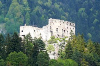 hrad Likava od jihozápadu ( © Jan P. Štěpánek 05/2008)