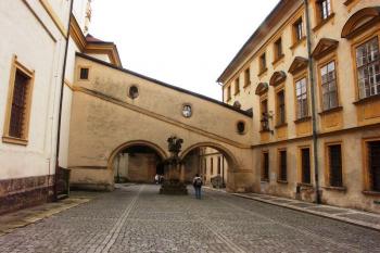 Chodba spojující zámek s  panskou tribunou kostela (© Milan Caha, 07/2007)