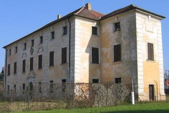 Hlavní průčelí (© Pavel Vítek 10/2005)