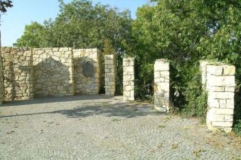 Roudnice - židovský hřbitov (© Hana Kubikova 10/2005)