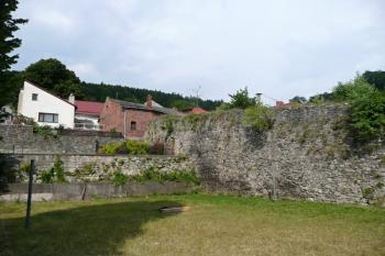 východní nároží městské hradby ( © Jan P. Štěpánek 07/2010)