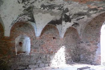 Průjezd v západním křídle (Václav Hájek © 2005)