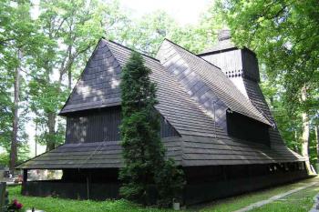 pohled na zadní část kostela ( © Jan P. Štěpánek 8/2005)