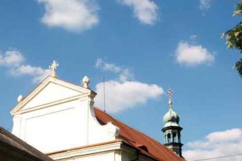 Kostel s Farou (© Aleš Marek 10/2005)