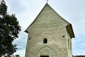 vstupní průčelí kostela (© Jan P. Štěpánek  2023)