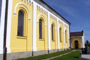 Jižní fasáda hlavní lodě kostela ( © Jan P. Štěpánek 09/2007)