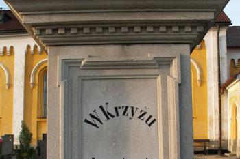Detail čelního nápisu na kříži (© Miroslav BITTER 10/2005)