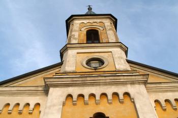 Pohled na zdobné průčelí kostela sv. Vavřince (© Miroslav BITTER 10/2005)