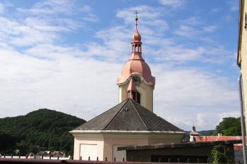 foto od cesty na hrad ( © Jan P. Štěpánek 10/2005)