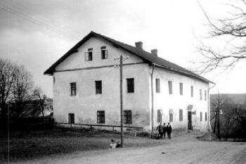 Jaškovská krčma v době, kdy zde byla hospoda „U Palarčíků“ ( © z webu Jaškovské krčmy)