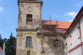 kostel Jména Panny Marie s částí kláštera ( © Jiří Čížek 09/2004)