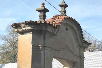 Vstupní brána (© Aleš Marek 10/2005)