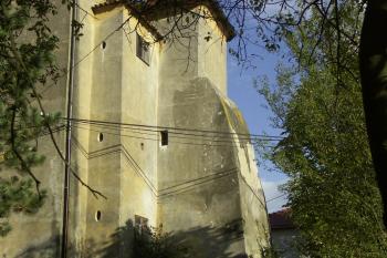opěrák - pozůstatek tvrze ( © Milan Caha 09/2007)
