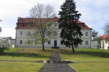 Zámek z parku (© Pavel Vítek 10/2005)