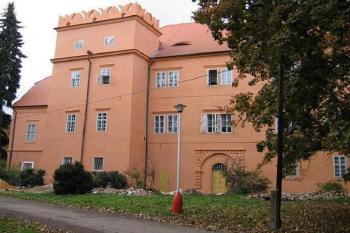 Východní strana zámku (© Pavel Vítek 10/2005)