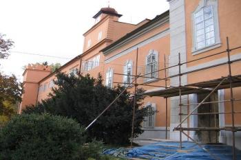 Východní strana zámku (© Pavel Vítek 10/2005)