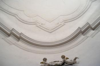 detail římsové a štukové profilace v hlavní lodi (© de.ardoise  10/2005)