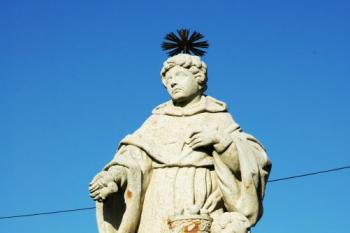 Sousedící socha sv. Antonína (© Aleš Marek 10/2005)