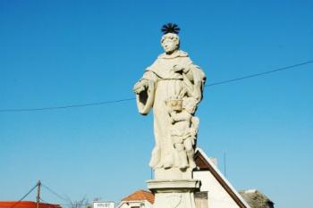 Sousedící socha sv. Antonína (© Aleš Marek 10/2005)