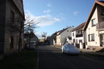 Někdejší židovská ulice (Mánesova) od severu ( © Ivan Grisa 12/2009)