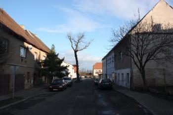 Někdejší židovská ulice (Mánesova) od jihu ( © Ivan Grisa 12/2009)