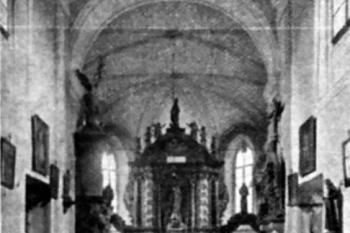 interiér kostela na počátku 20. století (© Antonín Podlaha: Posvátná místa království Českého; Díl 3., Vikariáty: Kralovický, Vlašimský a Zbraslavský, Dědictví sv. Jana Nepomuckého, Praha 1909)