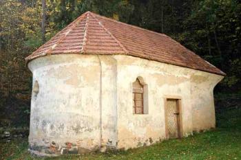 Snad bývalá márnice? (© Aleš Marek 11/2005)