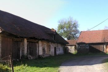 celkový pohled do dvora ( © Jan P. Štěpánek 11/2005)