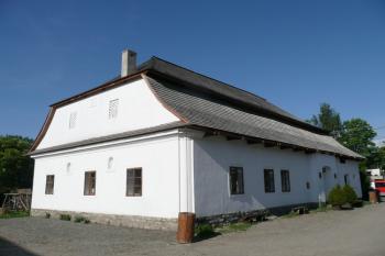 kozlovické fojtství od jihozápadu ( © Jan P. Štěpánek 05/2009)