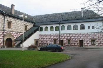 Nádvorní strana na jihu (© Dušan Dohňanský 12/2013)