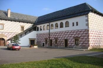 Nádvoří zámku (© Pavel Vítek 11/2005)