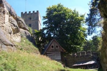 nádvoří (honzbery, 08/2007)