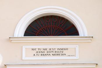 Detail verše nad portálem vstupu (© Miroslav BITTER 11/2005)